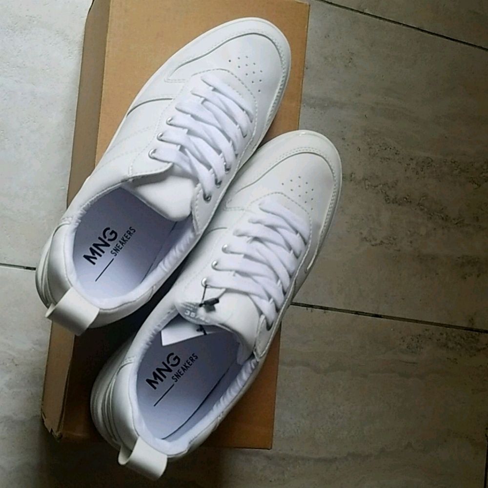 Women's white shoes